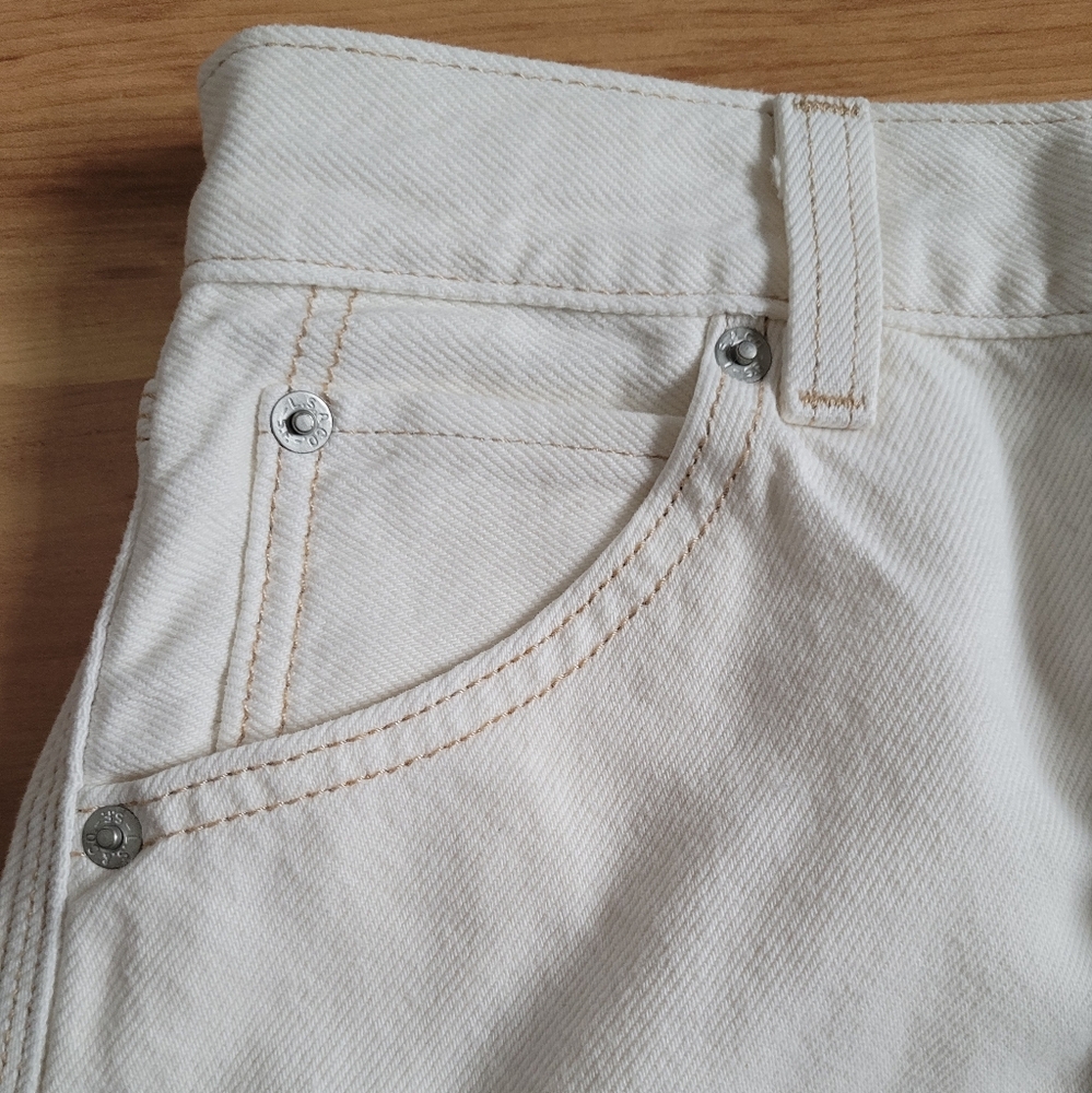 Womens Levi's White Denim Midi Skirt In Size 25 With Back Slit - Picture 2 of 10